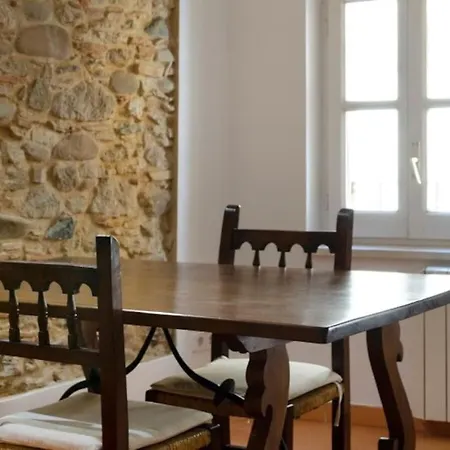 Practico Apartamento En El Casco Antiguo De *